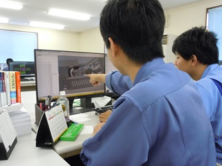 メカ設計チーム写真2