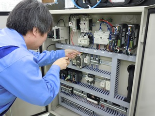 制御設計チーム写真2